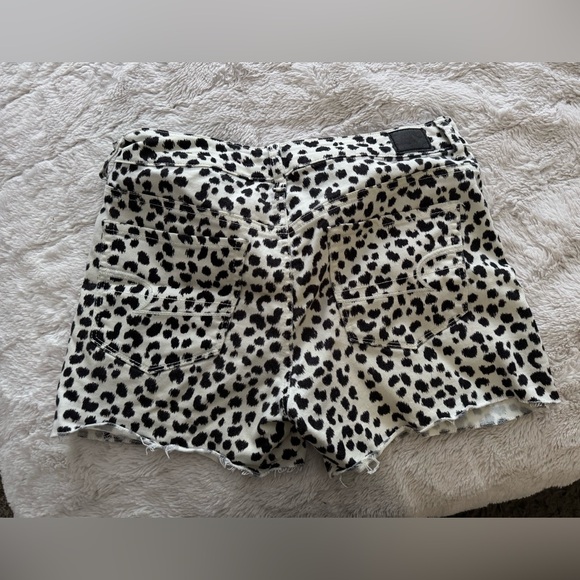 American eagle cheetah patterned shorts, size 6 - Picture 5 of 6